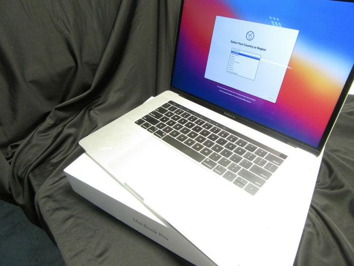 Apple MacBook Pro MR962LL/A A1990 i7 2.2GHz 16GB 256GB Touch Bar AppleCare+ 15